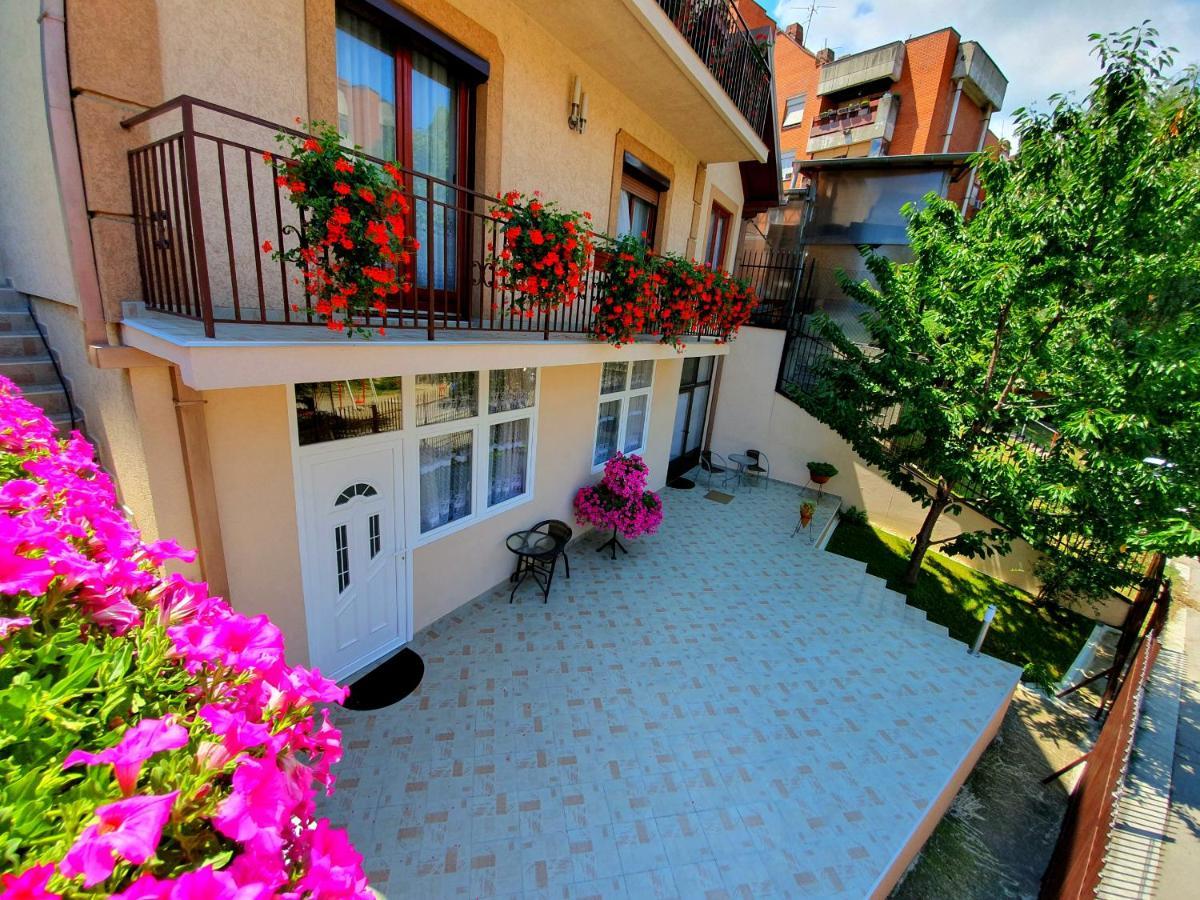 Nilena Apartmani Semêndria Exterior foto